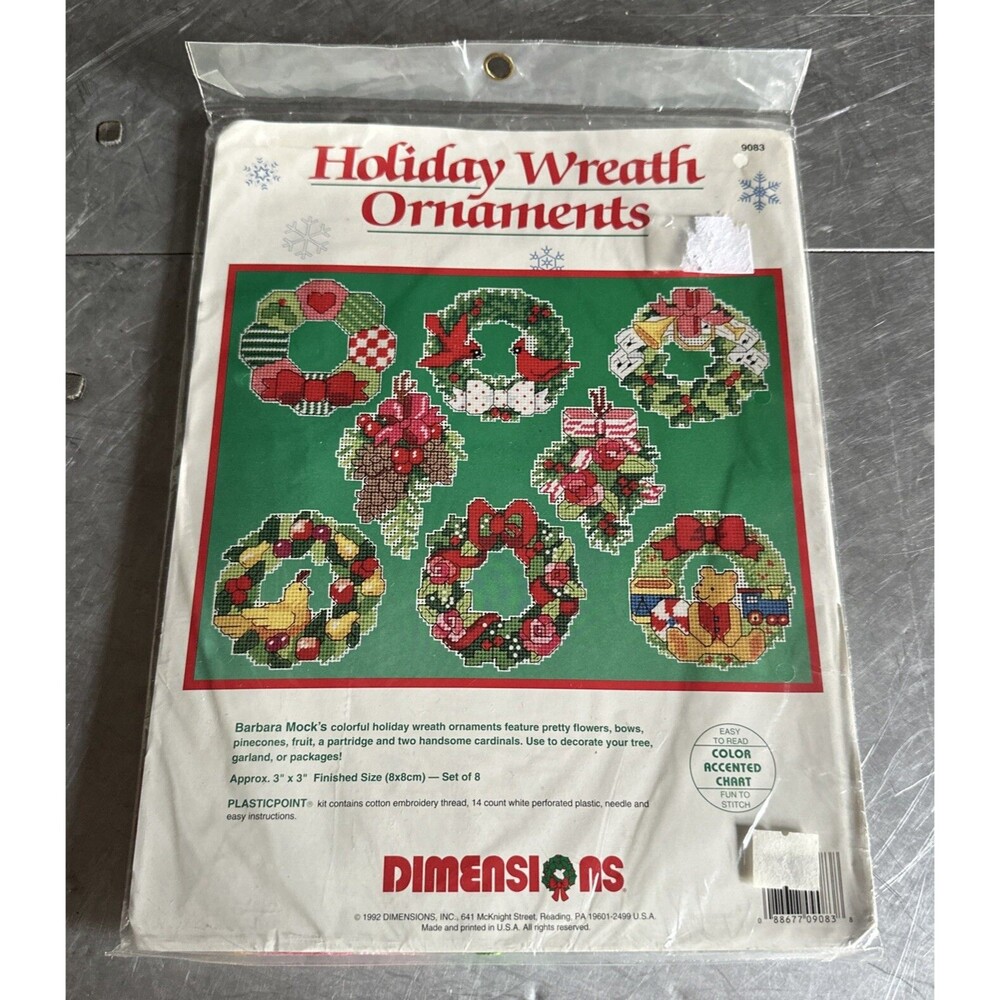 Dimensions PlasticPoint Needlepoint 8 Holiday Wreath Ornaments Kit 9083 NEW